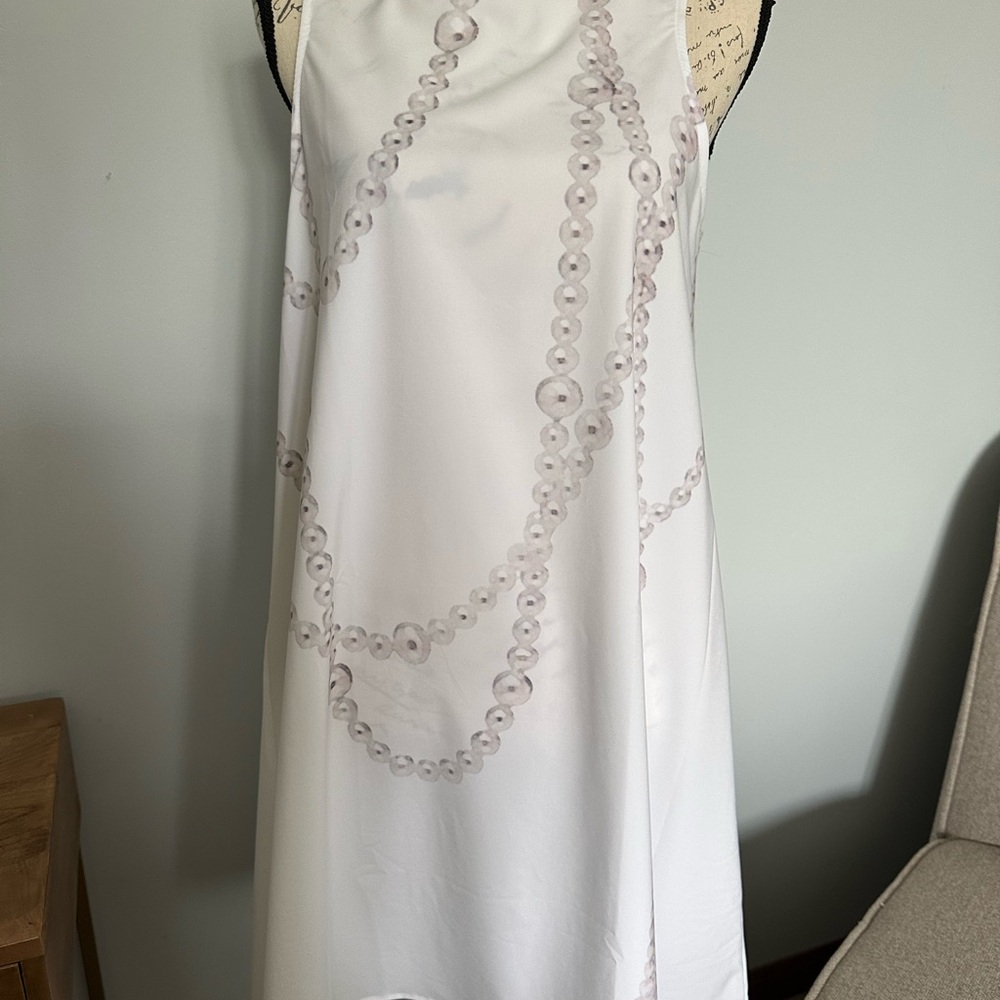 Elegant White Sleeveless Dress